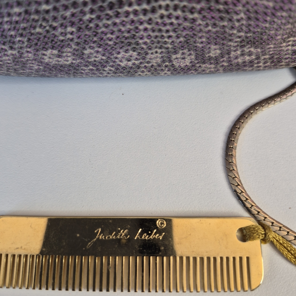 Judith Leiber Jeweled Ring Lizard Clutch Gold Chain, Signed Pocket Comb & Duster - Picture 10 of 16